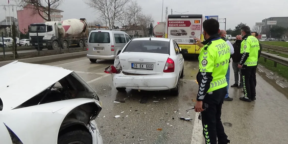 Bursa’da zincirleme kaza korkuttu, trafik kilitlendi