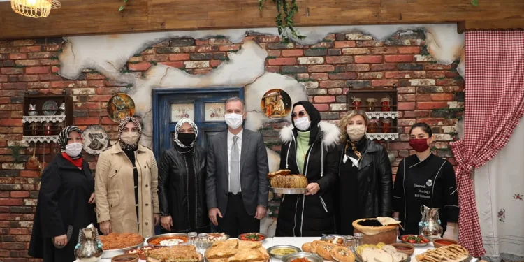 Ünlü fenomen Bursa İnegöl’ün lezzetlerini tattı