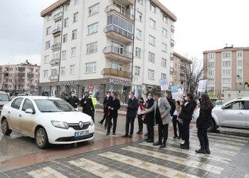 Bursa İnegöl’de yaya geçitleri kırmızıya boyandı