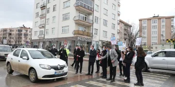 Bursa İnegöl’de yaya geçitleri kırmızıya boyandı