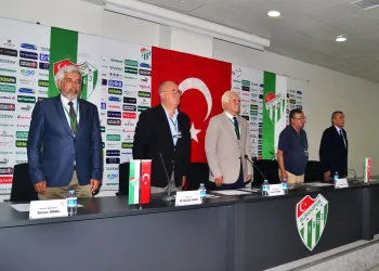 Bursaspor Divan Kurulu, Başkan Erkan Kamat ve yönetimini istifaya davet etti