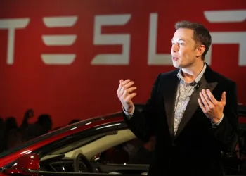 Tesla fabrikasında yüzlerce kişi Kovid-19’a yakalandı