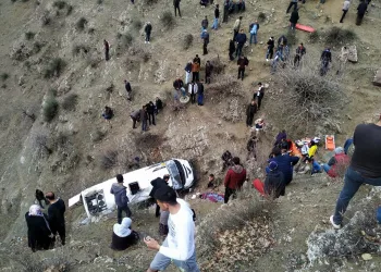 Batman’da servis uçuruma yuvarlandı, 2 öğrenci öldü