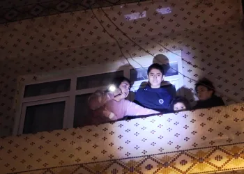 Bursa’da apartmanda çıkan yangında can pazarı