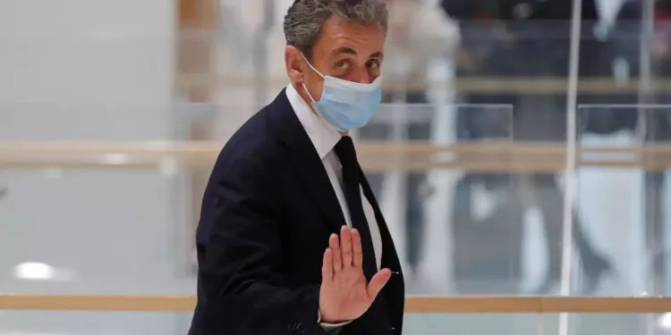 Eski Fransa Cumhurbaşkanı Sarkozy’e yolsuzluktan hapis cezası