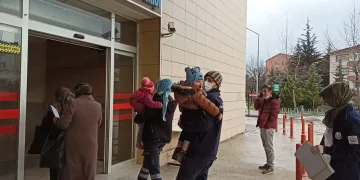 Bursa’da tiner içen ikizler hastanelik oldu