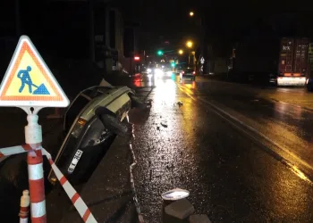 Bursa’da boş yolda çukura düştü, polise direndi