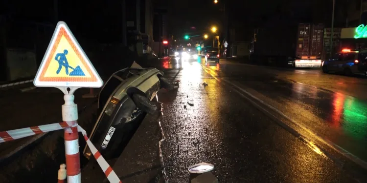 Bursa’da boş yolda çukura düştü, polise direndi
