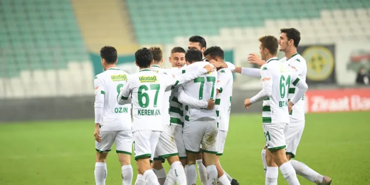 Bursaspor’da bu sezon 14 oyuncu, ilk kez A Takım’da forma giydi