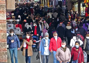Bursa’da kısıtlamasız hafta sonu kalabalığı