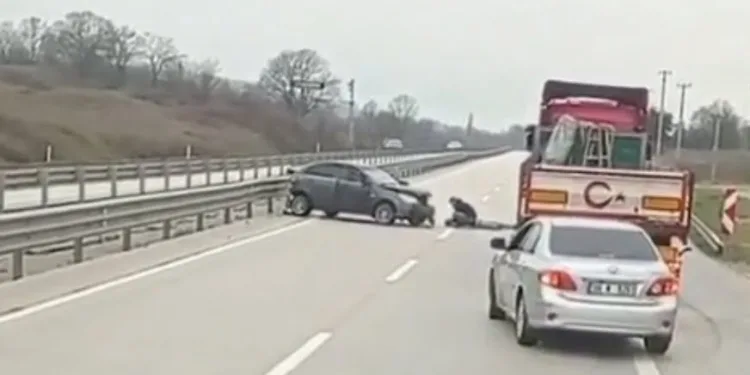 Bursa’da bariyerlere çarpan sürücü ağır yaralandı