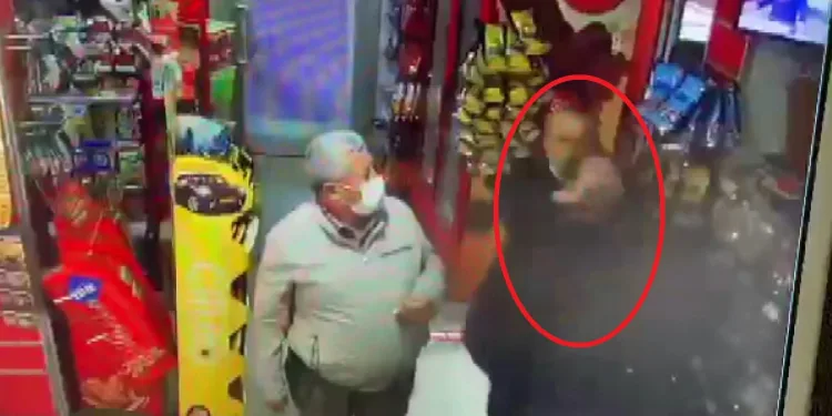 Markette korku dolu anlar! Müşteri ve çalışanlar kurtardı