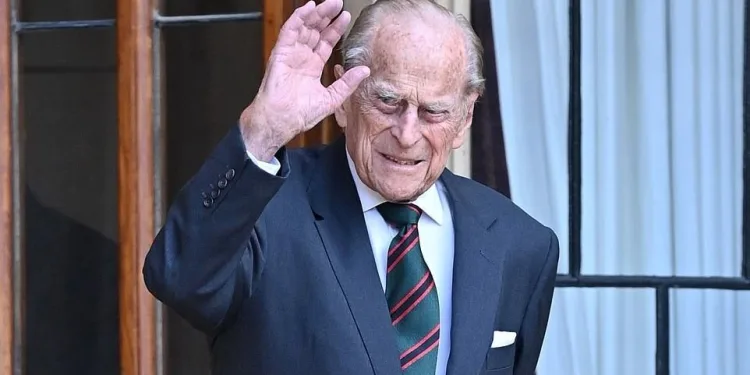 Prens Philip başka bir hastaneye nakledildi