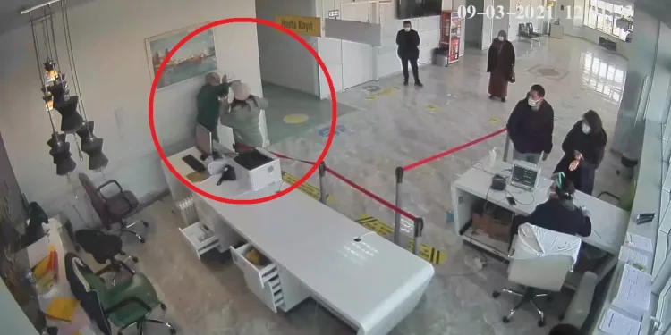 Su şişesiyle sağlık çalışanına saldırdı