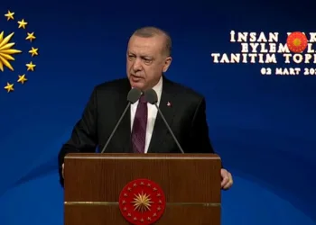 Başkan Işık Gürsulu öğrencilerle fidan dikti