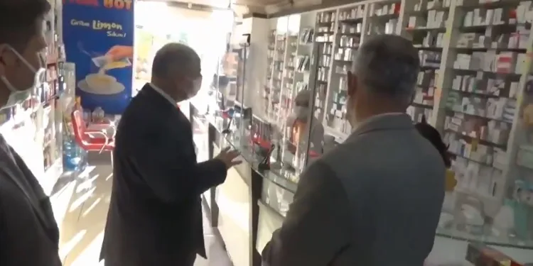 Denetime çıkan kaymakam eczacılara ceza