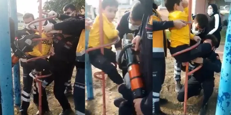 Bursa’da parkta oynayan çocuk demir oyuncağa sıkıştı