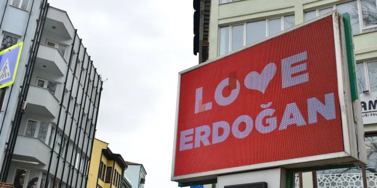 New York’taki FETÖ propagandasına Yıldırım’dan yanıt