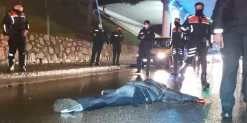 Bursa’da seyir halindeki aracın önüne atladı