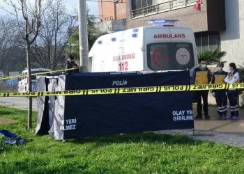 Bursa’da sokak ortasında eşini öldürdü