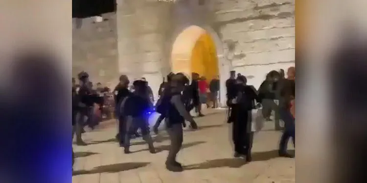 İsrail savaş uçakları Gazze’yi bombaladı