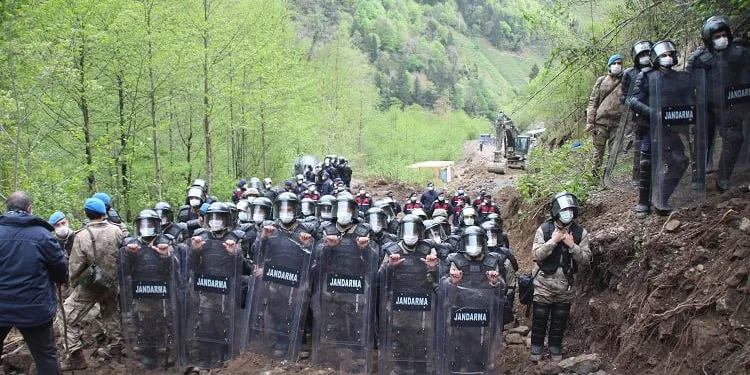 Rize’de taş ocağı gerginliği sürüyor