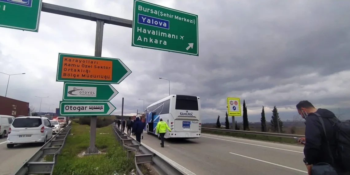 Bursa’da otoyolda zincirleme kaza! Trafik durdu