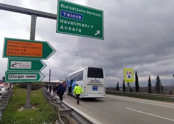 Bursa’da otoyolda zincirleme kaza! Trafik durdu