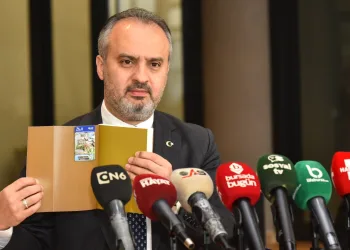 Bursa’da kitap okuyan 2 binişlik BursaKart kazanıyor