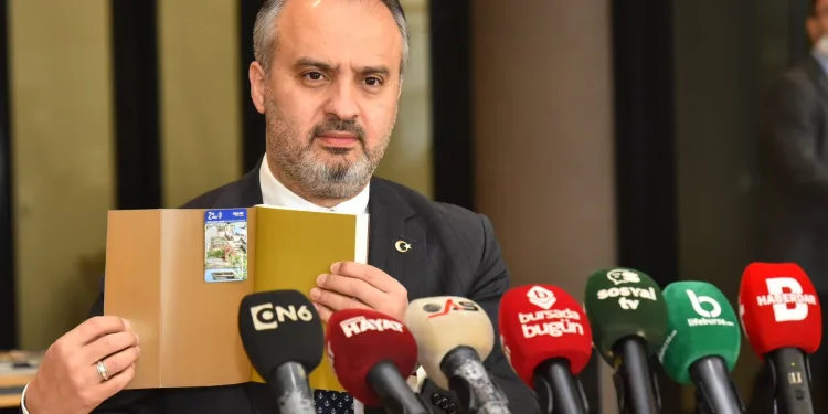Bursa’da kitap okuyan 2 binişlik BursaKart kazanıyor