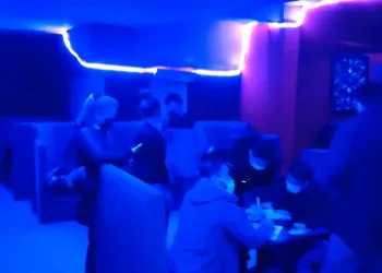 Bursa’da kaçak olarak işletilen meyhanede basıldılar!