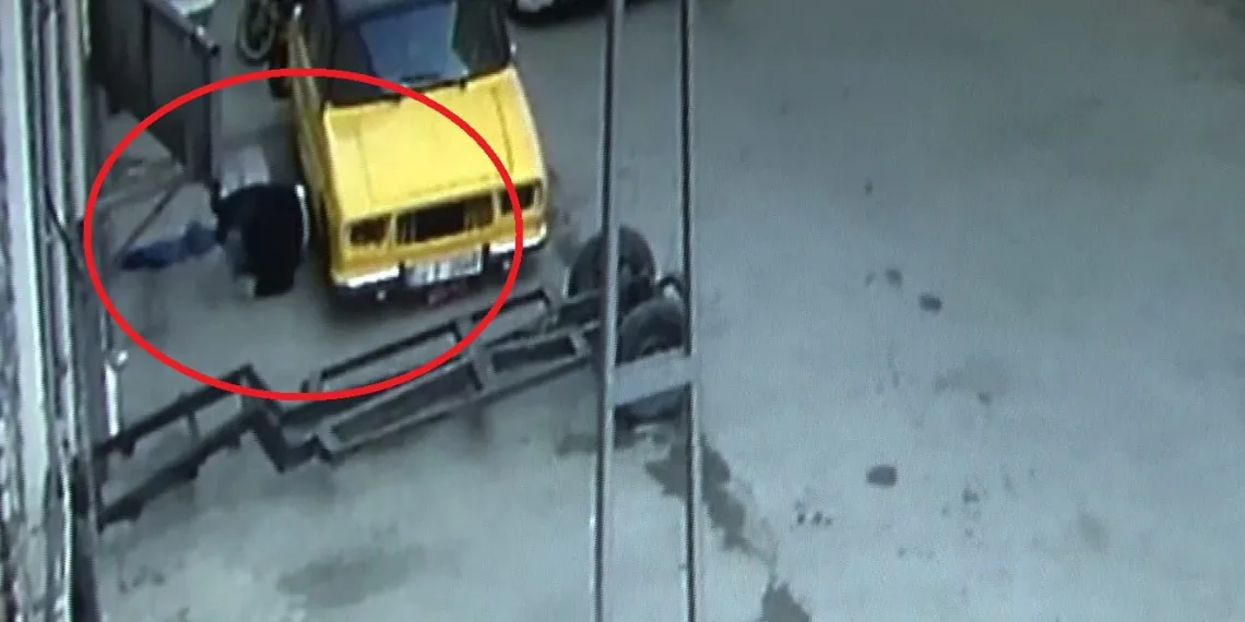 Karısını evde başka bir adamla bastı, olanlar oldu