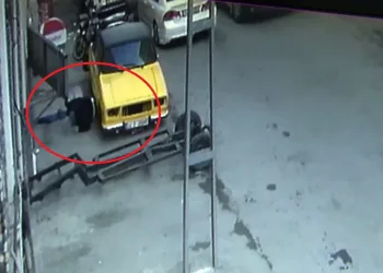 Karısını evde başka bir adamla bastı, olanlar oldu
