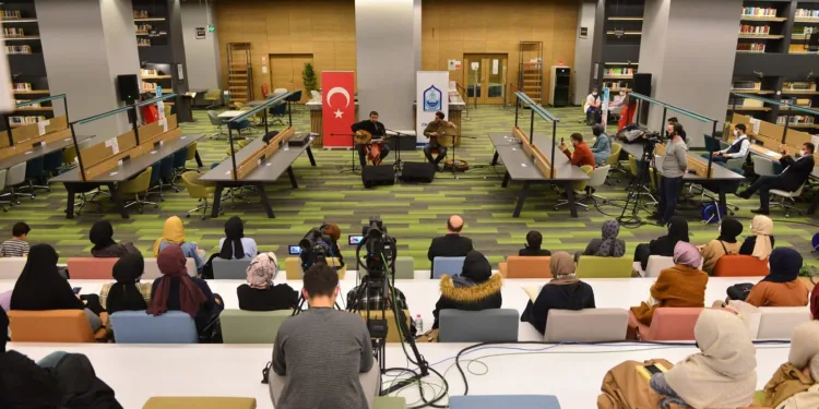 Ünlü santur sanatçısından Yıldırımlılara konser