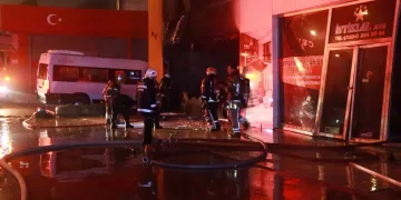 Bursa’da 2 katlı mobilya atölyesinde yangın