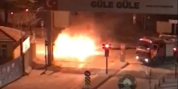 Bursa’da seyir halindeki araç yandı
