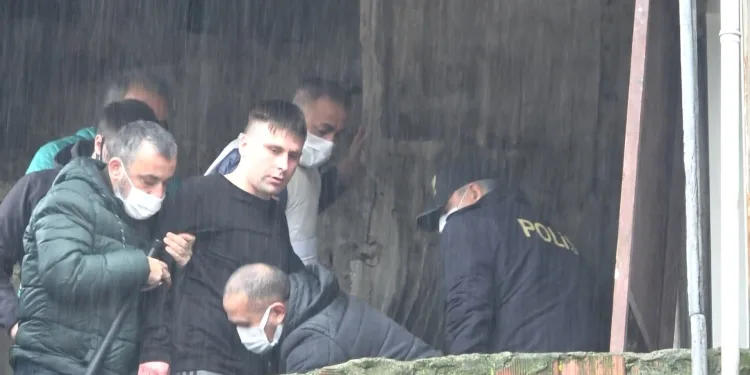Bursa’da motorlu testereyle polise direndi