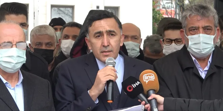 Bursa’da 104 emekli amiralin bildirisine tepki