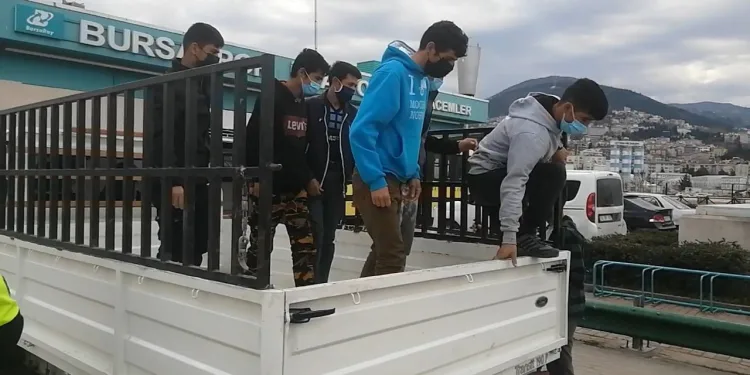 Bursa’da kaçak göçmenlerin düğüne gittikleri ortaya çıktı