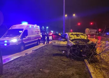 Bursa’da yasak yerden dönmek istedi kaza yaptı