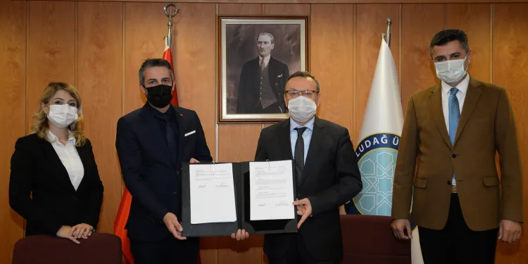BUÜ’den lise öğrencilerine kütüphane desteği