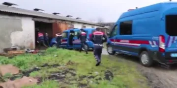 Bursa’da tavuk kümesi görünümlü depoya baskın!
