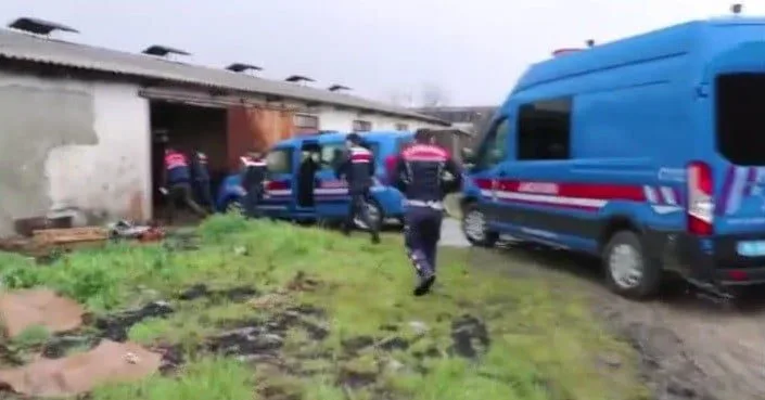 Bursa’da tavuk kümesi görünümlü depoya baskın!