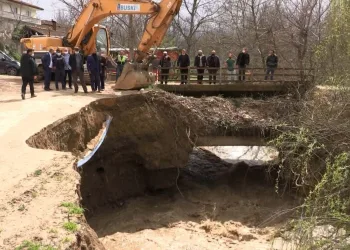 Bursa’da dereler taştı, yollarda toprak kayması oldu