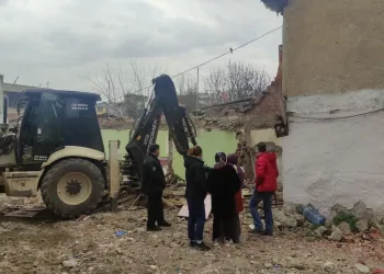 Bursa’da izinsiz yıkımı polis durdurdu