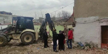 Bursa’da izinsiz yıkımı polis durdurdu