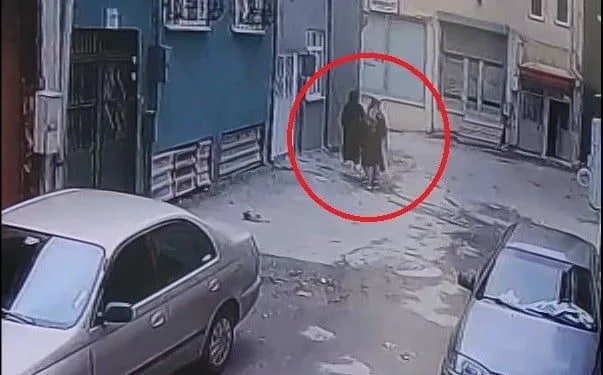 Bursa’da kredi kartıyla girdikleri evden servet götürdüler