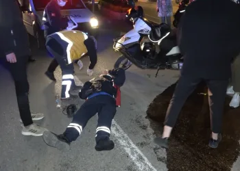 Bursa’da kısıtlama saatinde moto kuryeler çarpıştı