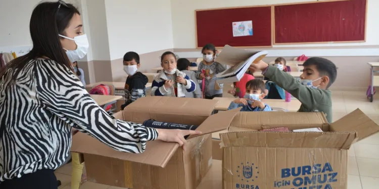 Bursa’dan Şırnak’a kitap kardeşliği
