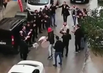 Bursa’da yasağa rağmen sokakta halay çektiler